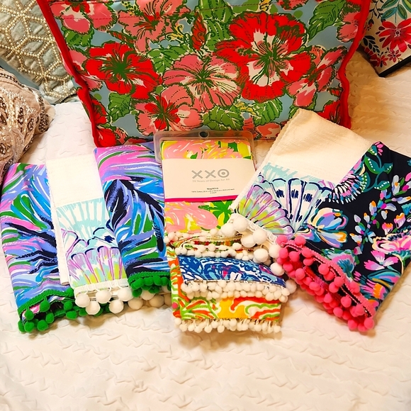 Lilly Pulitzer Set of 9 Hand Towels Target Collab Set of 4, 3 GWP, 2 Shellabrate - Picture 1 of 13
